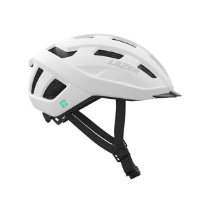 Casque laser blanc orienté vers la droite